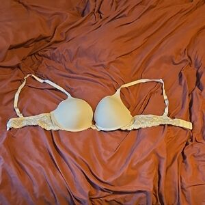 SO Cream Lace Accent Bra